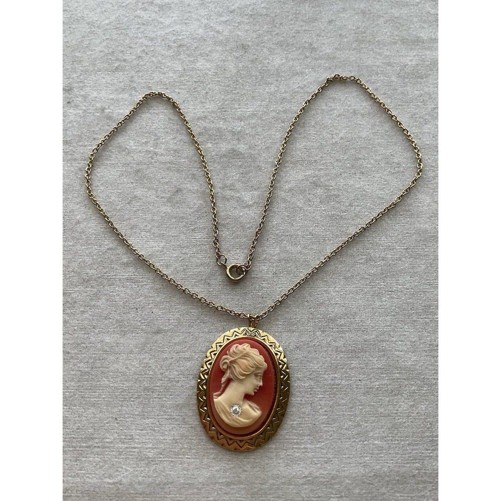 vintage-style cameo pendant necklace Gold Tone Rhinestone Accent Estate Jewelry